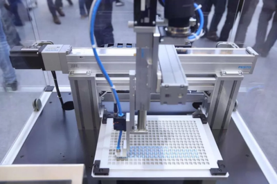 精彩回眸 協作機器人如何在智慧工廠大舞臺“爭奇斗艷”與國內通信設施服務業務的融合